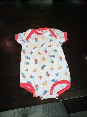 Vintage Carters White Onesie with Red Trim and Colorful Vehicle Print size 12 M